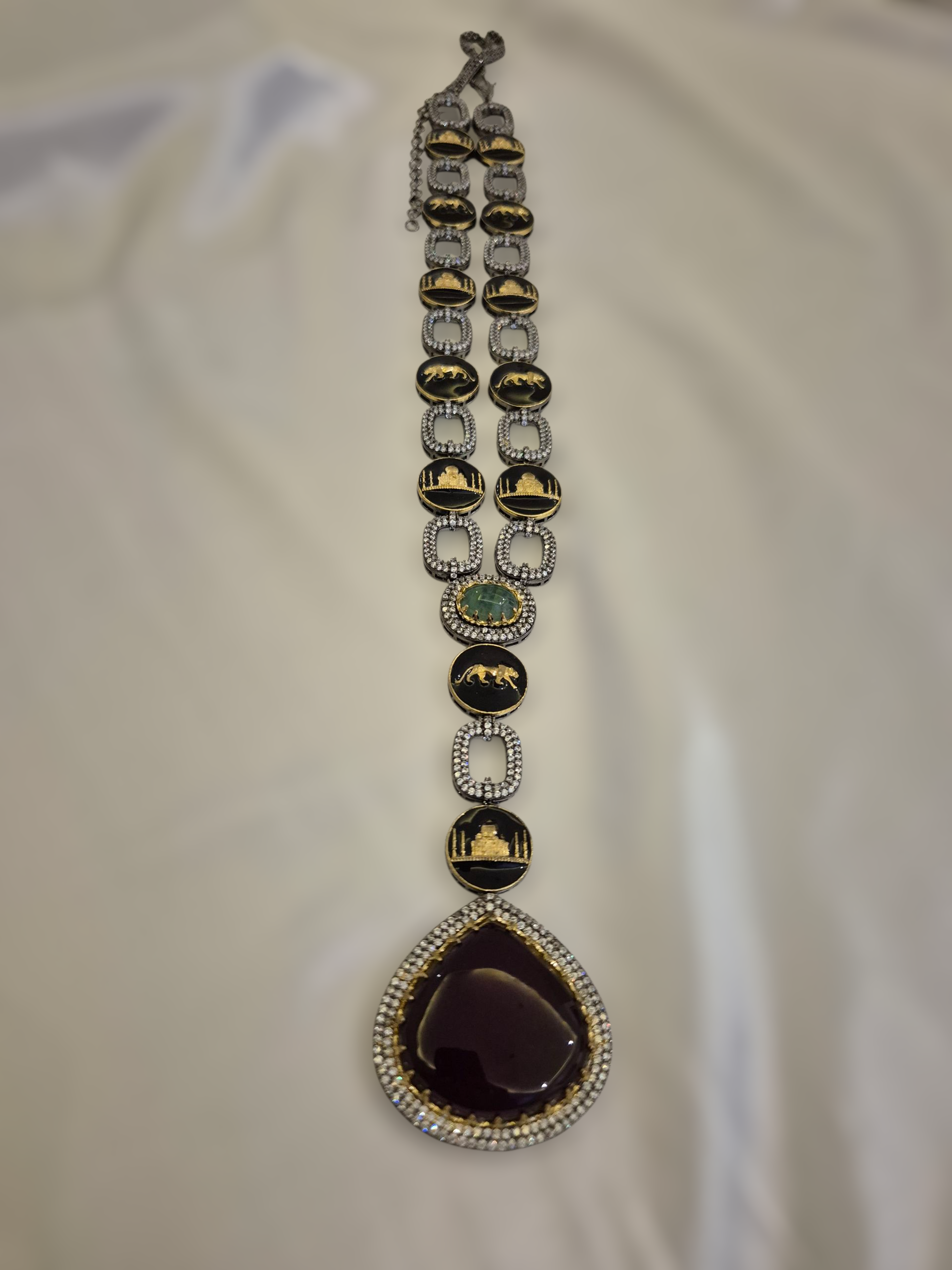 Hiraola's Product Image